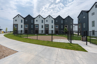 Juniper Rows at Olde Towne in Elkhorn, NE - Building Photo - Building Photo