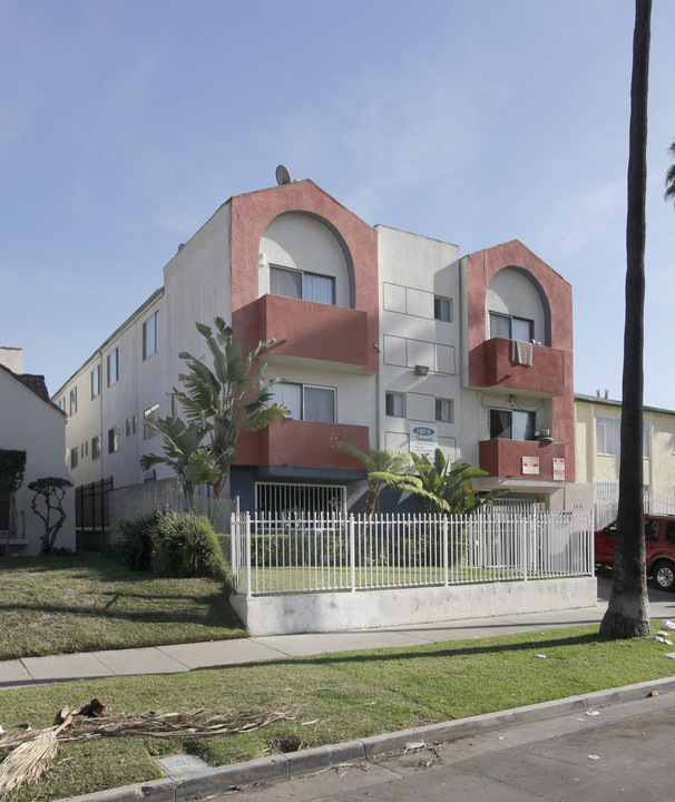 140 N Berendo St in Los Angeles, CA - Building Photo