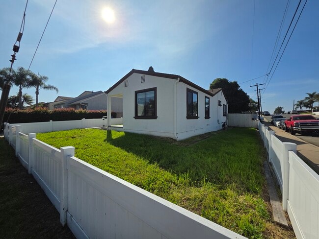 2404 Morningside St in San Diego, CA - Building Photo - Building Photo