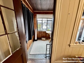 102 Bennett St, Unit 1 in Boston, MA - Foto de edificio - Building Photo