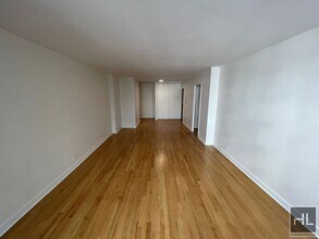 EAST 49 STREET, Unit 4S in New York, NY - Foto de edificio - Building Photo