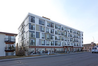 Centro in Calgary, AB - Building Photo - Building Photo