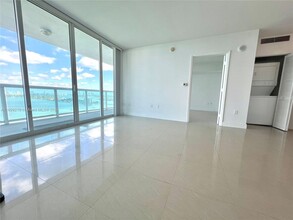 1800 N Bayshore Dr in Miami, FL - Building Photo - Building Photo