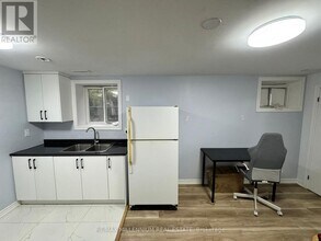 28 Bramhall Ct in Brampton, ON - Building Photo - Building Photo