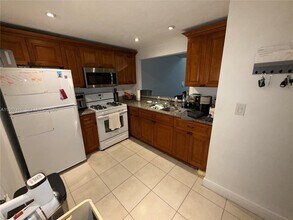 18017 NW 68th Ave in Hialeah, FL - Building Photo - Building Photo