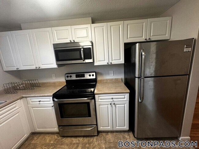 52 Mill St in Woburn, MA - Building Photo - Building Photo