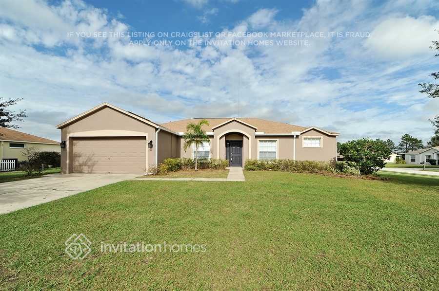 12001 Colonial Estates Ln in Riverview, FL - Foto de edificio
