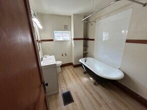 3330 Gillham Rd, Unit #2 in Kansas City, MO - Building Photo - Building Photo