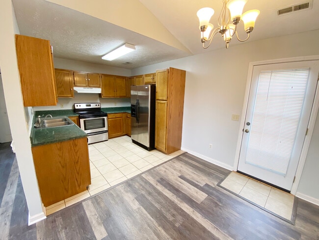 2431 White Rd in Wilmington, NC - Building Photo - Building Photo