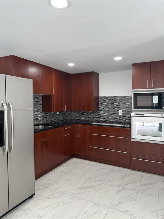 7123 SW 115th Pl in Miami, FL - Building Photo