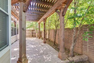 2215 Grizzly Run Ln in Euless, TX - Building Photo - Building Photo