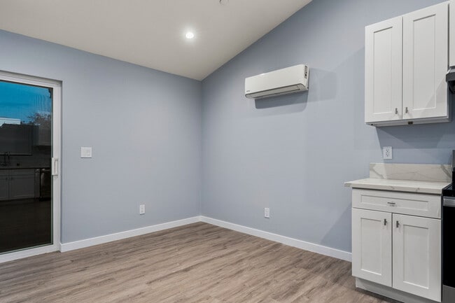 331-335 N Olive St in Orange, CA - Building Photo - Building Photo