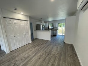 325 1st Ave in Riddle, OR - Building Photo - Building Photo