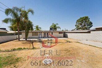 2705 Fordham St in Bakersfield, CA - Building Photo - Building Photo