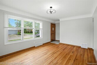 25301 Ford St in Roseville, MI - Building Photo - Building Photo