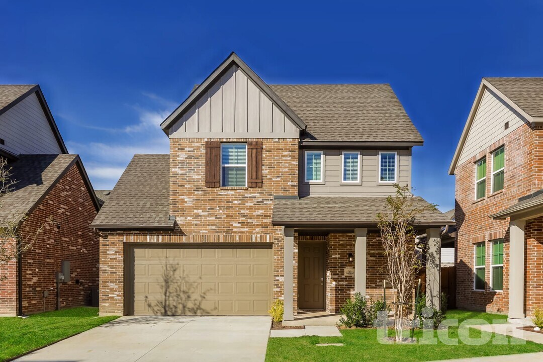 302 Northall Ct in Saginaw, TX - Building Photo