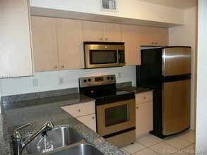 2520 Centergate Dr-Unit -306 in Miramar, FL - Building Photo - Building Photo