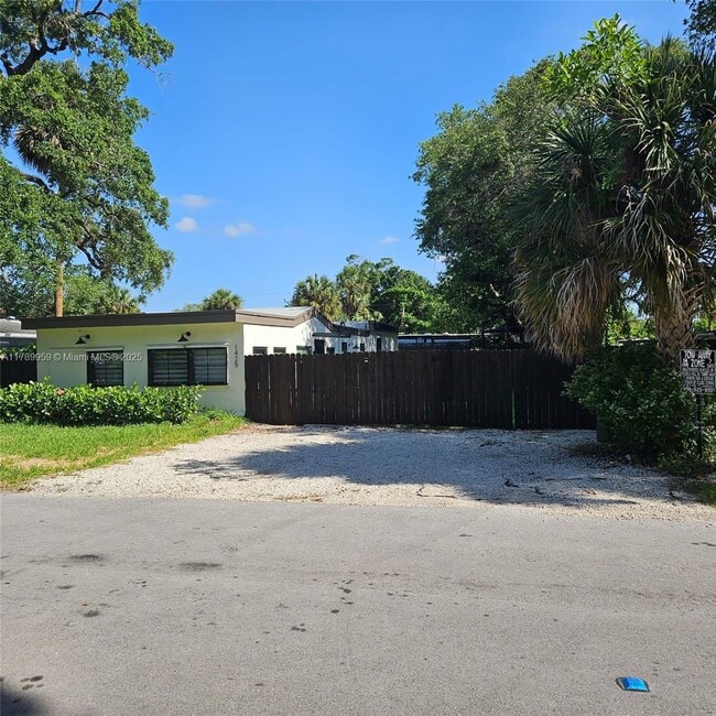 property at 1425 SW 33rd Ct