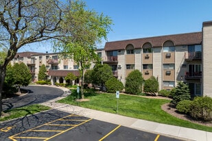 The Chateau Royale in Waukegan, IL - Building Photo