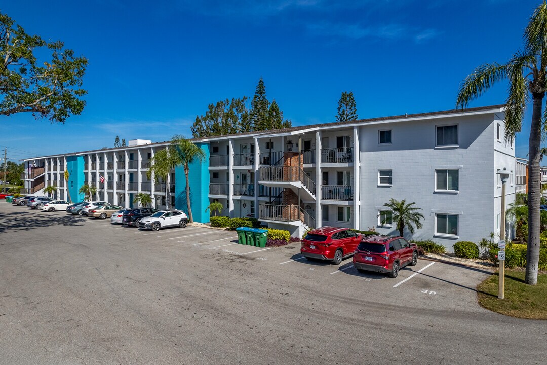 Fourth Bayshore Condominium in Bradenton, FL - Building Photo