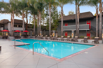 Park Plaza Apartments in Santa Ana, CA - Building Photo - Building Photo