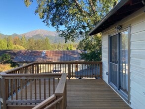 52 Odd Fellows Ave in Weaverville, CA - Building Photo - Building Photo