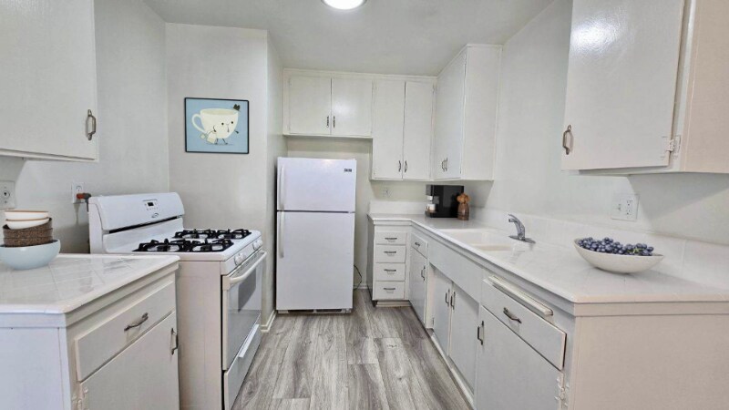 110 S Michigan Ave in Pasadena, CA - Building Photo