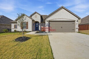 329 Comfort Dr in Godley, TX - Building Photo