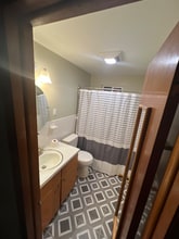 236 Kennedy St in Louisville, OH - Foto de edificio - Building Photo