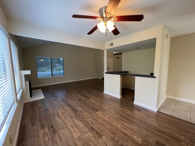 26078 Redbluff Dr in Calabasas, CA - Building Photo - Building Photo