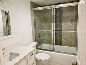 2050 NW 81st Ave in Pembroke Pines, FL - Building Photo - Building Photo