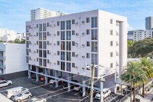 Cedars Pointe in Miami, FL - Building Photo