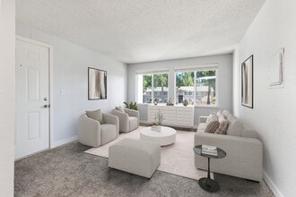 Cedars Apartments & Daffodil Court Townhomes in Sedro Woolley, WA - Foto de edificio - Building Photo