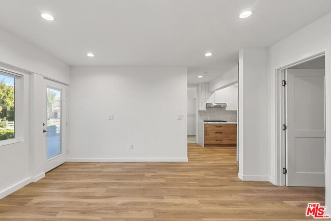 11945 Sonoma Way in Los Angeles, CA - Building Photo - Building Photo