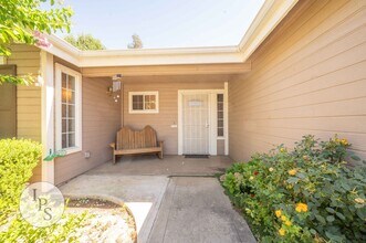 1891 E El Paso Ave in Fresno, CA - Building Photo - Building Photo
