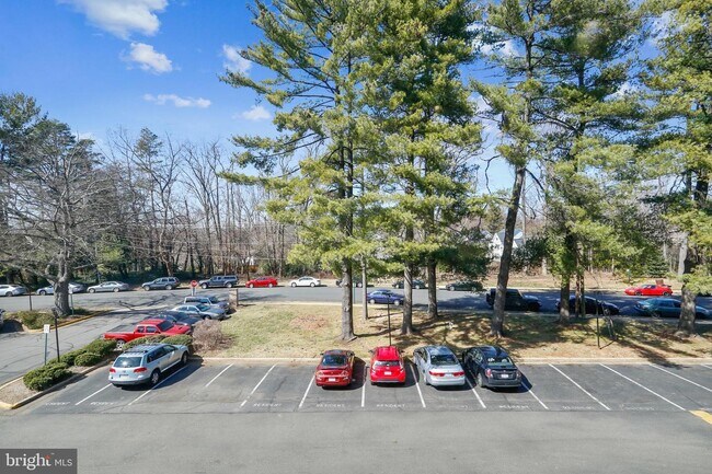 6147 Leesburg Pike-Unit -604 in Falls Church, VA - Building Photo - Building Photo