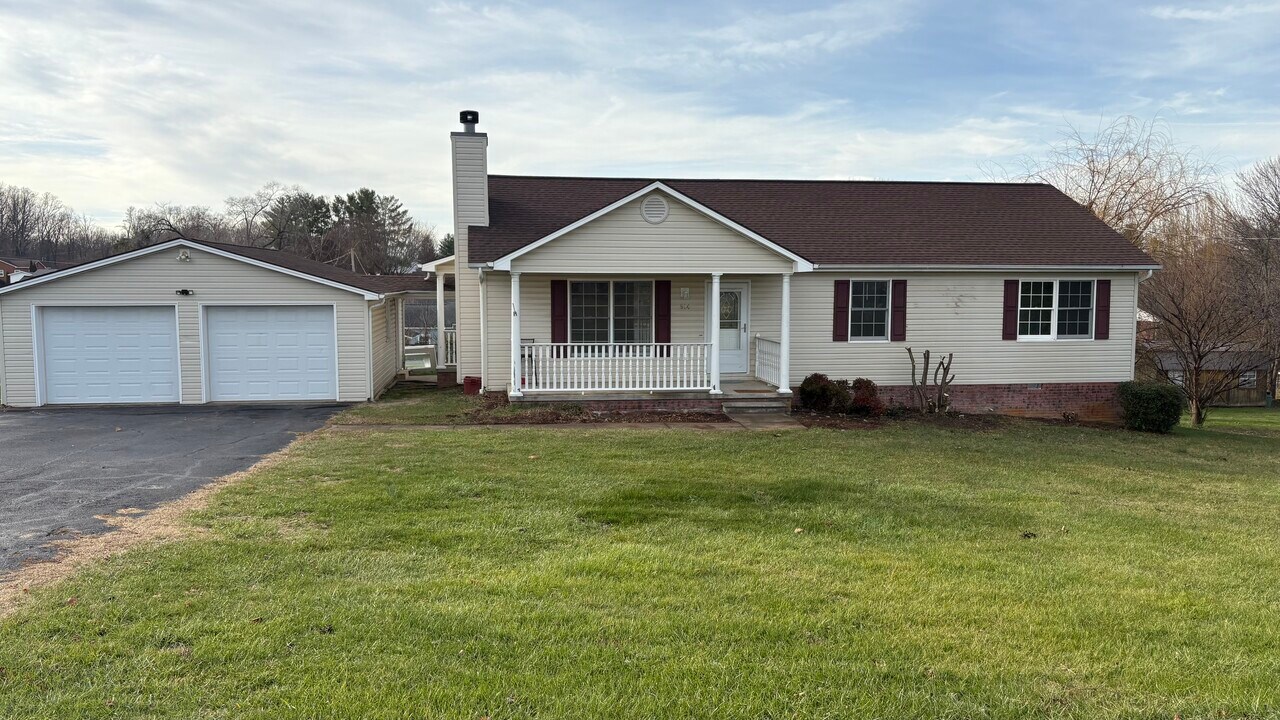 814 Liberty Bell Blvd in Johnson City, TN - Building Photo
