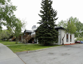 Suncreek Coach Homes in Calgary, AB - Building Photo - Building Photo