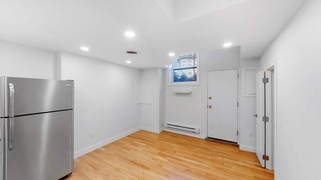 397 Beacon St, Unit 4R in Boston, MA - Building Photo