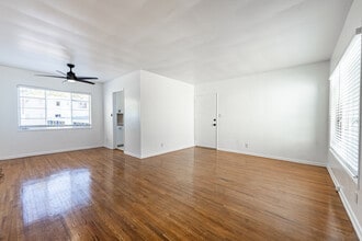 3701 Montclair St in Los Angeles, CA - Building Photo - Interior Photo