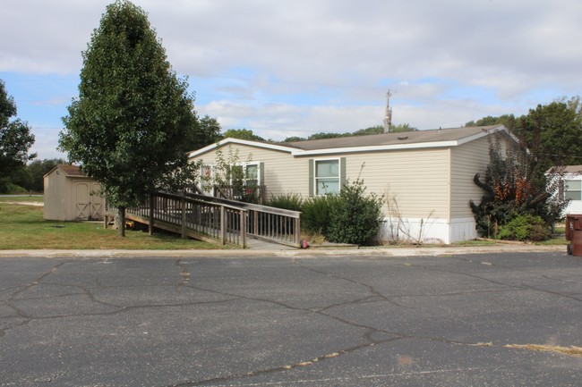 Lake Cicott Shores Mobile Home Park in Logansport, IN - Building Photo - Building Photo