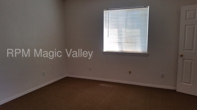 907 Post Cir-Unit -3 in Kimberly, ID - Building Photo - Building Photo