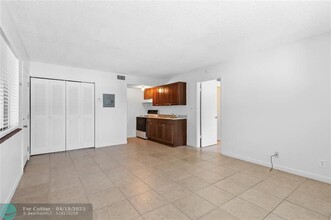 4331 NW 19th St in Lauderhill, FL - Foto de edificio - Building Photo