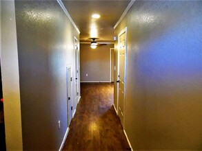10001 Panther Way, Unit 704 in Woodway, TX - Foto de edificio - Building Photo