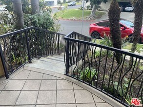 3401 S Bentley Ave-Unit -207 in Los Angeles, CA - Building Photo - Building Photo