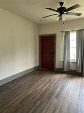 2831 Warren Ave in Dallas, TX - Building Photo - Building Photo