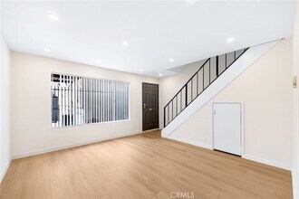 333 Riverdale Dr in Glendale, CA - Building Photo - Building Photo