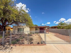 2012 W Hadley St in Tucson, AZ - Building Photo