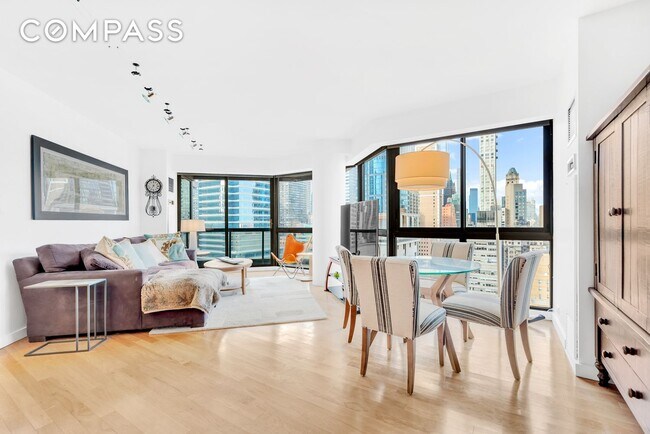 200 E 61st St in New York, NY - Foto de edificio - Building Photo