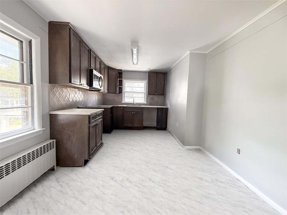 134 N Broadway in Nyack, NY - Building Photo